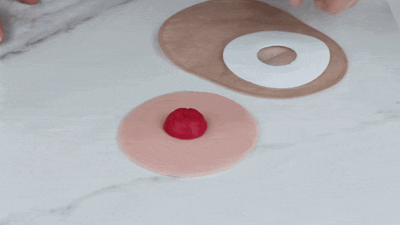 Applying Skinister adhesive to an ostomy bag barrier